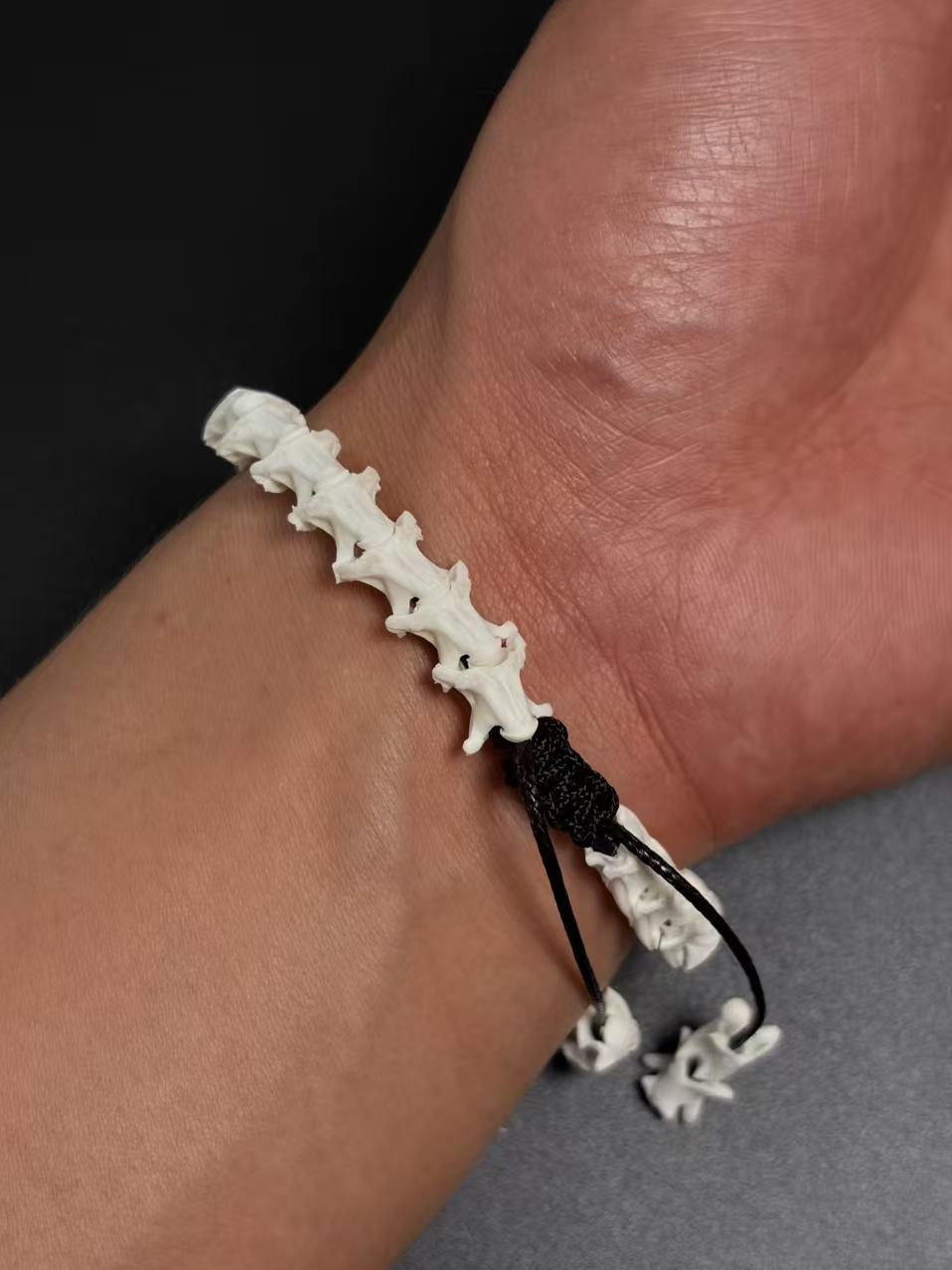Real Snake Bone Bracelet – Pure Single Wrap Vertebrae Chain, No Beads, Bone Cord Tips | Raw Minimalist Dark Style
