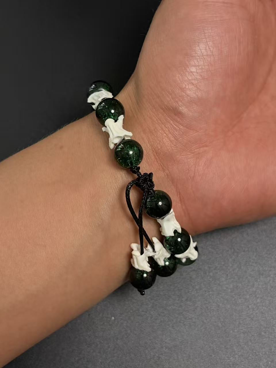 Real Snake Bone Bracelet – Dark Green Crackle Glass Beads & Vertebrae Spacers | Natural Jade-Like Finish