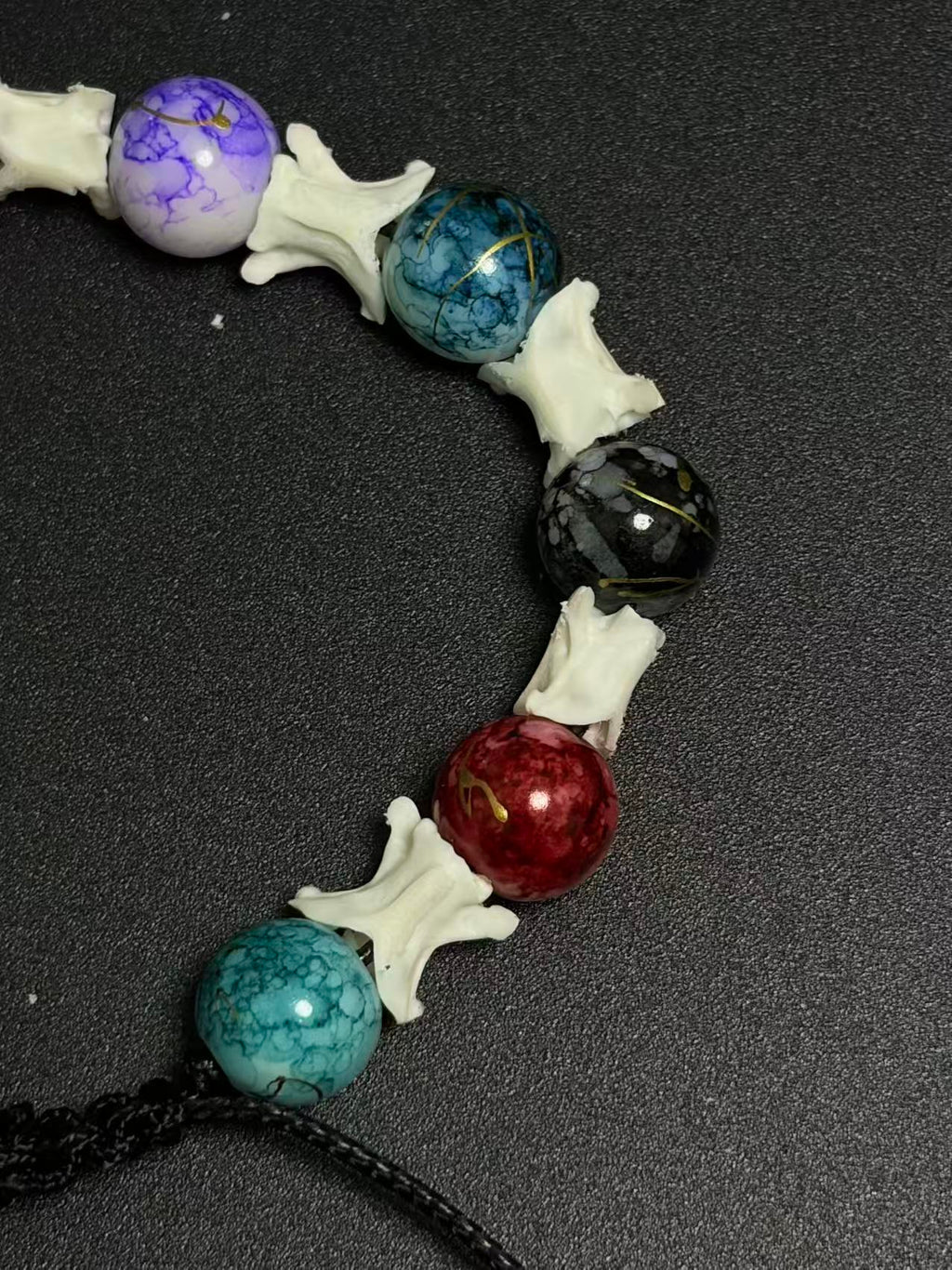 Real Snake Bone Bracelet – Seven Color Crackle Glass Beads & Vertebrae Spacers | Chakra Rainbow Dark Style