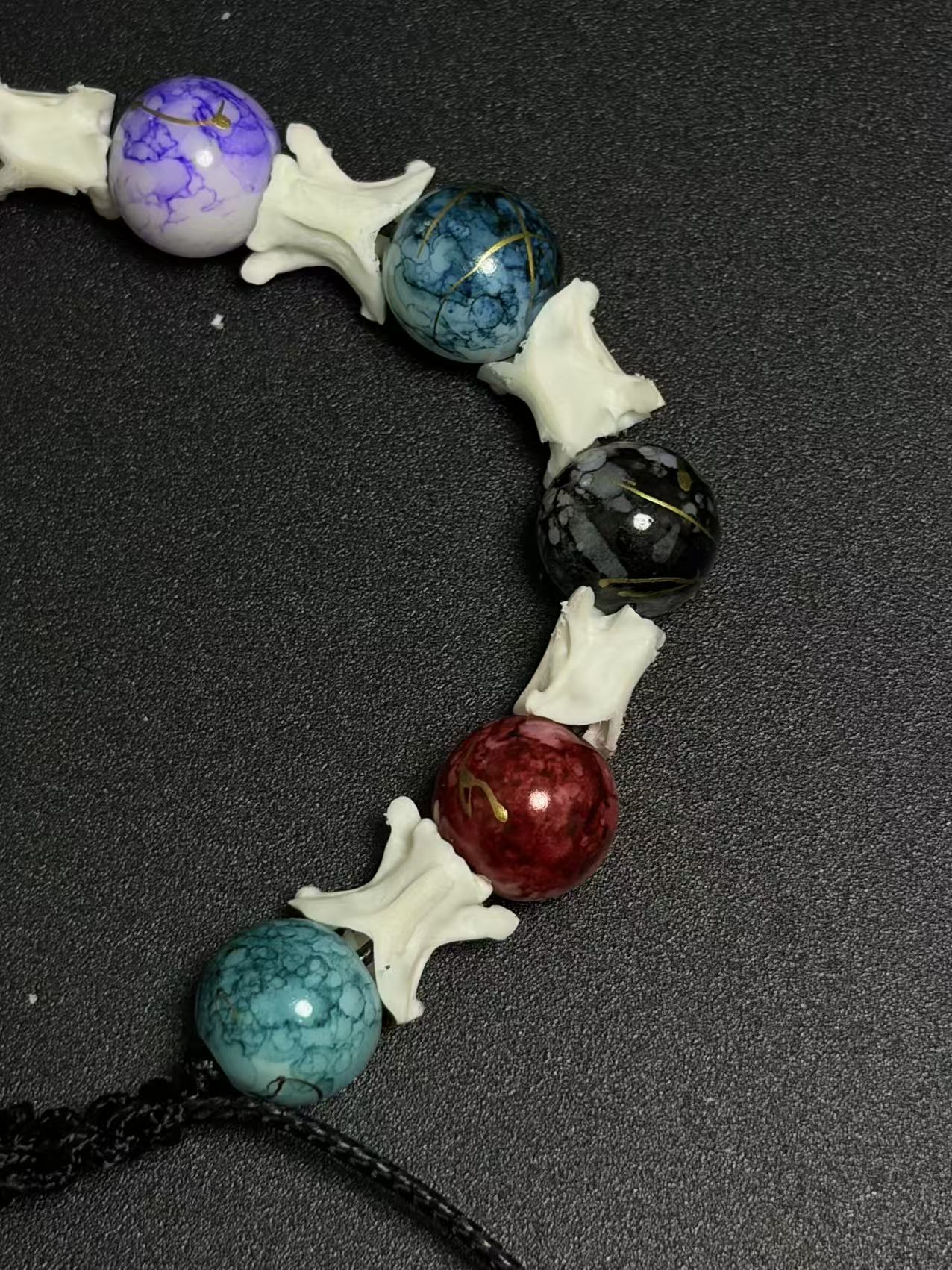 Real Snake Bone Bracelet – Seven Color Crackle Glass Beads & Vertebrae Spacers | Chakra Rainbow Dark Style