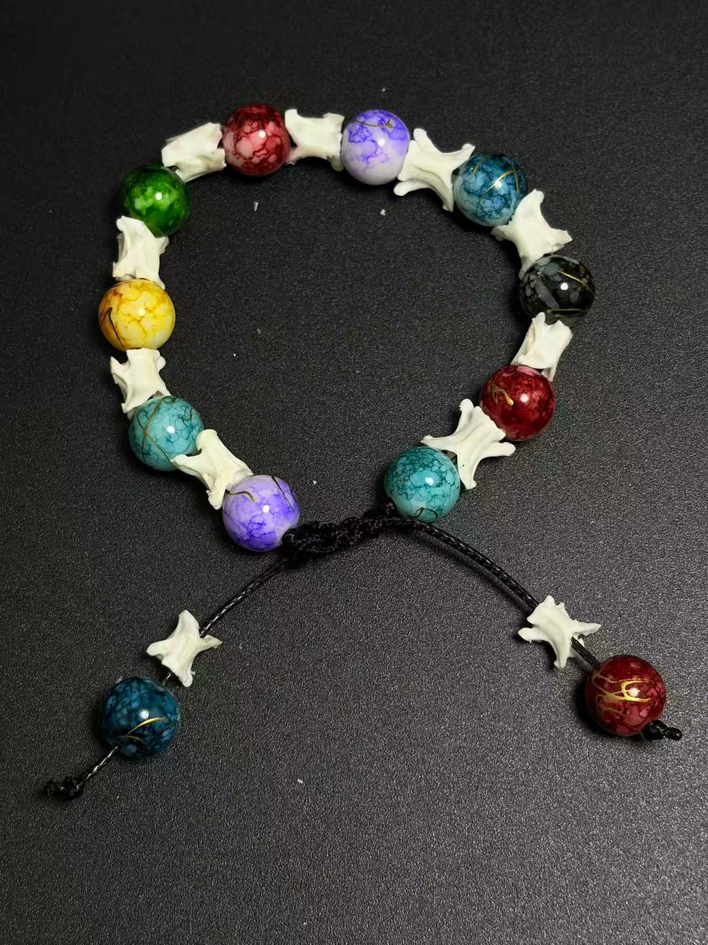 Real Snake Bone Bracelet – Seven Color Crackle Glass Beads & Vertebrae Spacers | Chakra Rainbow Dark Style